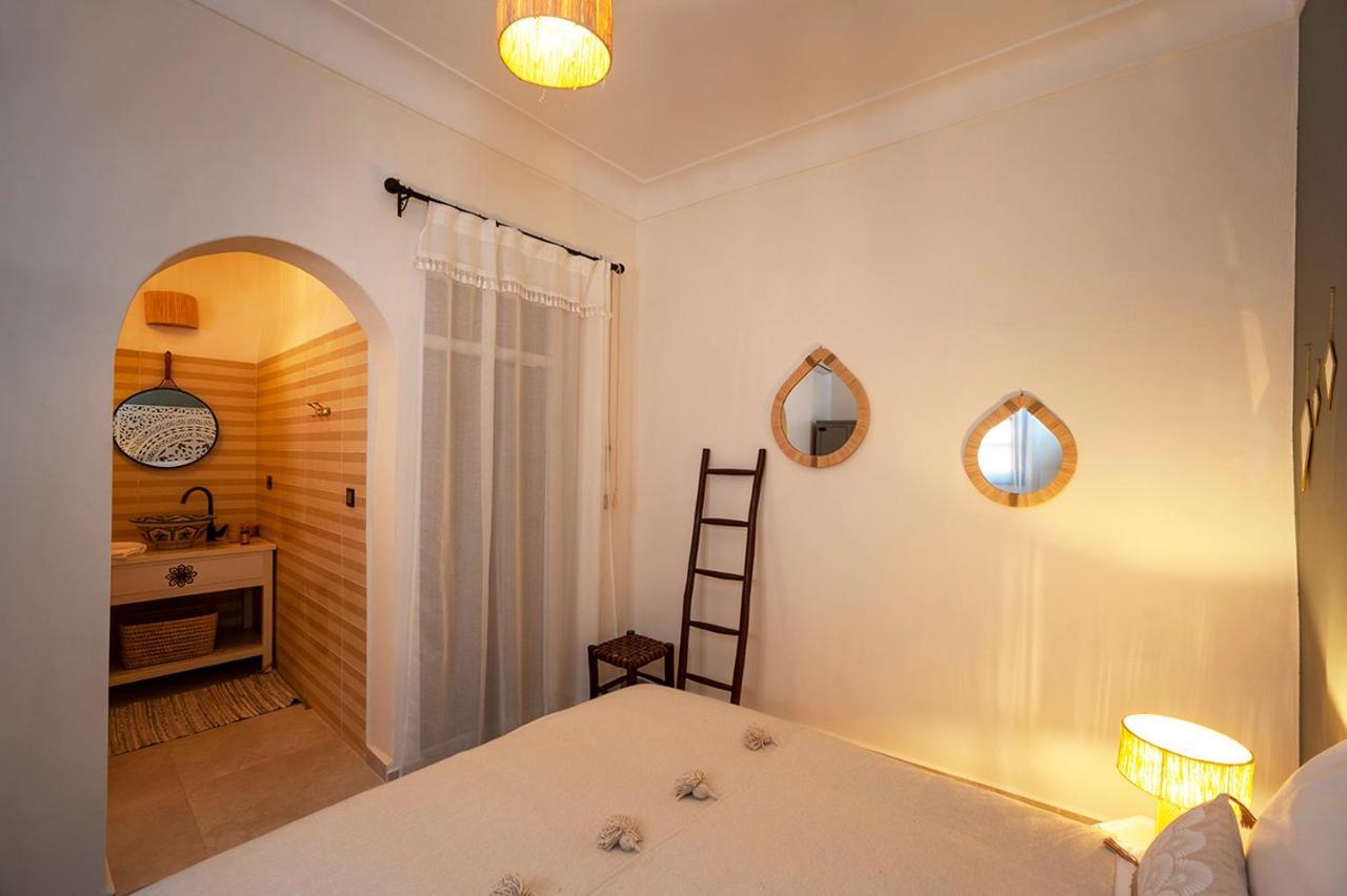 Riad Julilu Privatise *