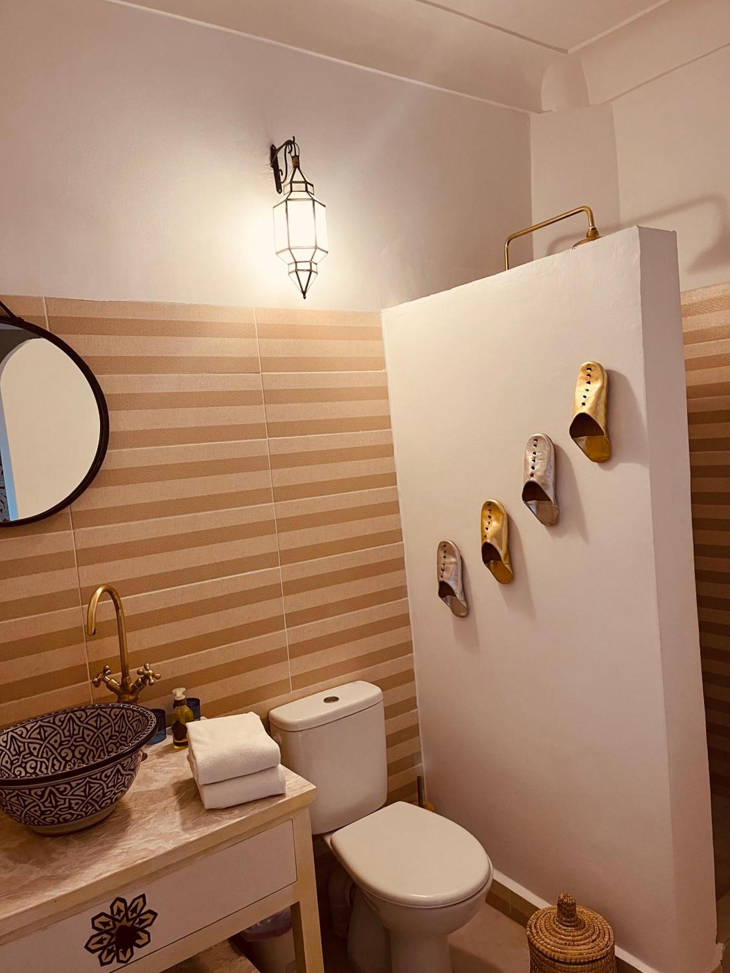 Riad Julilu Privatise *